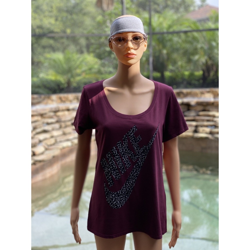 Nike Women's Futura Tee Maroon Activewear T-Shirt Size Small New with Tags